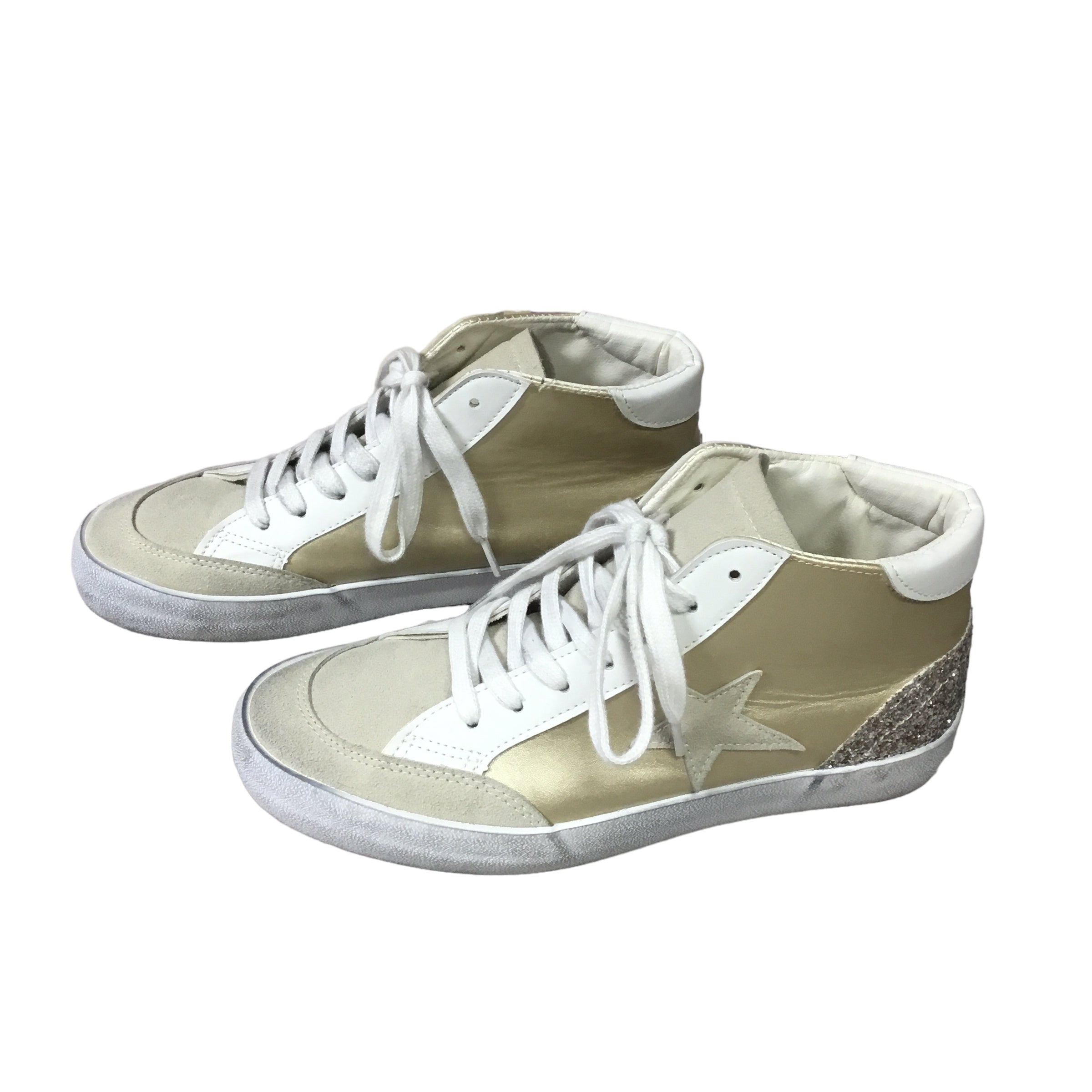 Shoes Sneakers By Clothes Mentor  Size: 9.5